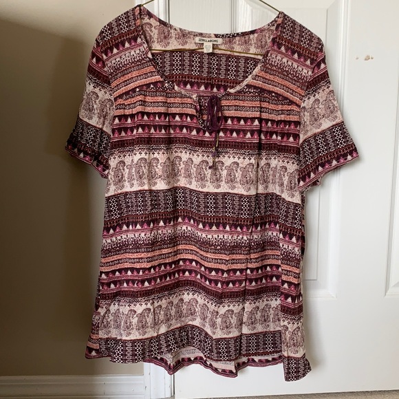Billabong Pattern T-Shirt Size S EUC - Picture 1 of 5